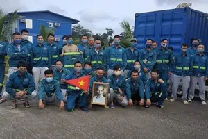 Do COVID-19, công nhân Việt mong muốn sớm về nước