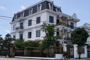 Nhiều công trình trái phép mọc trên đất cấm ở Hải Phòng