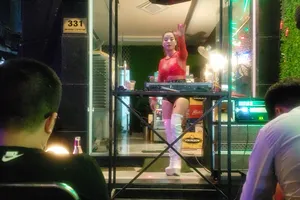 Chủ tịch phường phải chịu trách nhiệm quán nhậu tràn ra đường