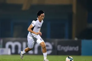 HA Gia Lai vào tốp 3, TP.HCM hụt hơi