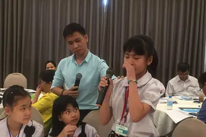 Học sinh bật khóc khi đọc thư khen