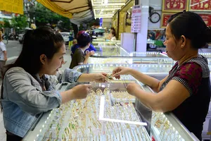 Giải mã cơn sốt giá vàng hiếm thấy