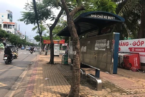 Trạm chờ xe buýt không ai dám ngồi đã được dọn sạch