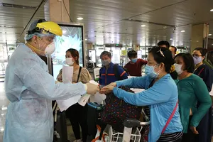 Cả nước dàn trận chống COVID-19 lây lan cộng đồng