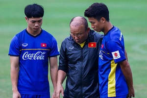 Dời AFF Cup 2020, thầy Park lợi bất cập hại