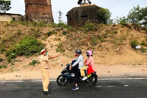 Nhiều người tìm cách rời khỏi Đà Nẵng bất thành