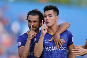 Các giải chuyên nghiệp: Dừng hay đá?