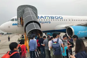 Mùa dịch, người dân chưa mặn mà với vé bay tết