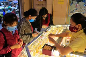 Nhà cái tung hứng giá vàng, nhà đầu tư tay mơ lãnh đủ