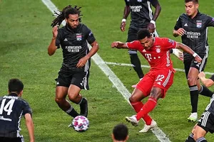 ‘Cỗ máy hủy diệt’ vào chung kết sau khi chết hụt