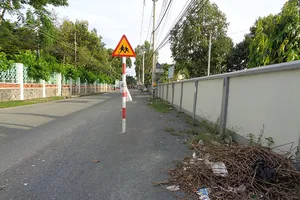 Biển báo án ngữ giữa đường