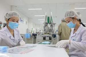 Sếp công ty du lịch: ‘Chúng tôi bán cả dưa hấu’