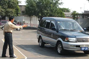 Rút thời hạn bằng lái xe còn 5 năm: Không hợp lý