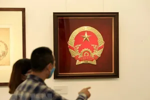 Triển lãm phác thảo mẫu quốc huy của họa sĩ Bùi Trang Chước