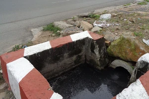 Coi chừng lọt hố bẩn không nắp