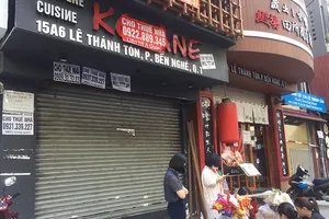 Các khu ẩm thực ở phố Tây quậy cựa để tồn sinh