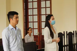 Chưa xong vụ ca sĩ Nhật Kim Anh đòi nuôi con