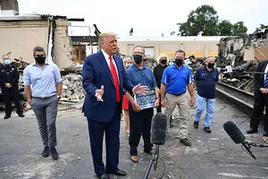 Bầu cử Mỹ: Gió đổi chiều, ông Trump hưởng lợi