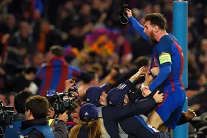 Messi ở lại, Barcelona khó dọn dẹp