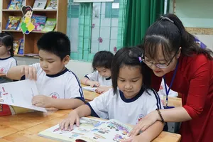 Phụ huynh choáng vì tiền sách vở lớp 1