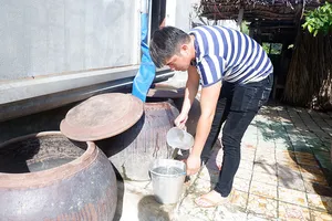 Cần Giờ: Hàng trăm hộ dân khổ sở vì thiếu nước ngọt