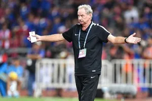 HLV Riedl và ‘danh hiệu’ người có trái tim quả cảm