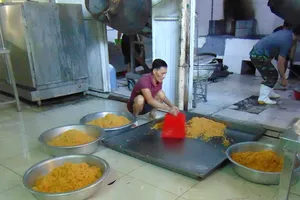 Người dân chỉ điểm cơ sở chế biến thực phẩm bẩn