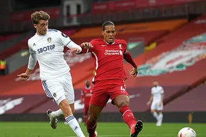 Premier League với mưa bàn thắng và cảnh báo cho ‘vua’