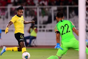 Hy hữu: Đã không trả lương cầu thủ còn đòi ra tòa