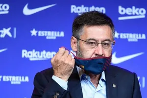 Chủ tịch Barcelona Bartomeu bị chơi ‘đòn dưới thắt lưng’