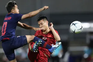 Dịch COVID-19 không thi đấu, BĐVN vẫn vượt Thái Lan 20 bậc