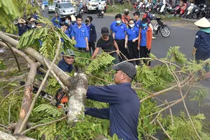 Miền Trung căng mình khắc phục hậu quả sau bão