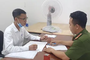 Công an làm việc với công ty nghi lừa tuyển dụng