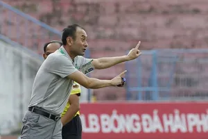 Đội bóng của bầu Đức rối loạn