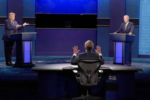 Tranh luận Trump - Biden: Lợi thế bước đầu của ông Trump