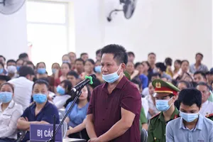 Chủ quán bắt khách quỳ bị 1 năm tù