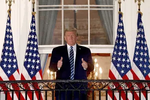 Ông Trump xuất hiện tự tin sau 3 ngày điều trị COVID-19