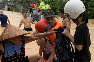 Miền Trung sơ tán gần 11.000 người ra khỏi vùng ngập lụt