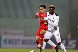 HLV Trương Việt Hoàng ‘kiểm tra năng lực’ HLV Văn Đàn