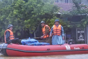 Lũ chưa rút đi, bão tiếp tục đe dọa