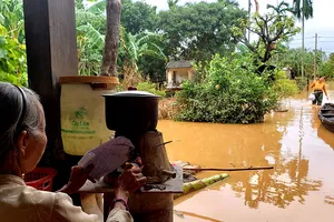 ‘Lũ lên nhanh chưa từng thấy, tài sản mất sạch rồi!’