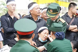 Tiễn các anh về với đất mẹ