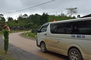 Người dân Vân Kiều tiếc thương đưa tiễn 22 chiến sĩ Đoàn 337