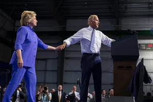 Từng không ưa bà Clinton, cử tri Dân chủ vẫn chờ bầu ông Biden