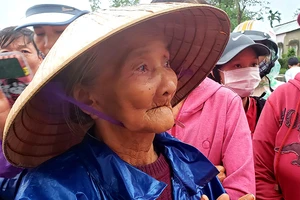 Nhật ký phóng viên: Đội cứu trợ Cụ Hồ phải không!