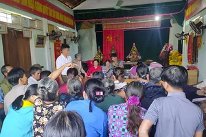 Dân được trả lại tiền ca sĩ Thủy Tiên hỗ trợ