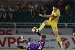 ‘Tử chiến’ ở sân Vinh và Lạch Tray