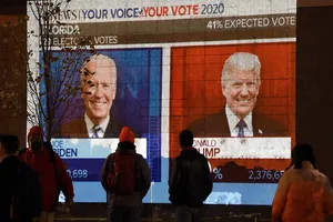 Cuộc đua Trump-Biden xuất hiện nhiều bất ngờ phút cuối