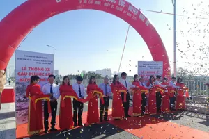 Video: Thông xe cầu Phước Lộc sau gần 10 năm thi công