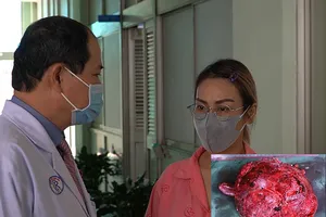 Video: Mang khối u tụy khổng lồ nhưng chỉ nghĩ do mập lên